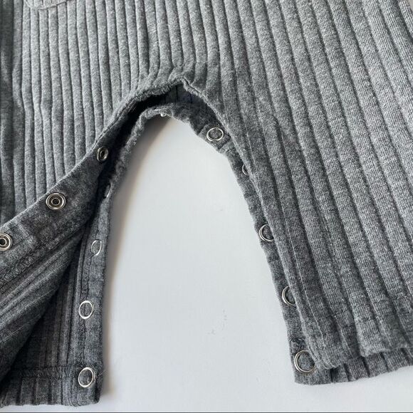 Jessica Simpson Grey Sleeveless Onesie Sz 12M - Picture 3 of 7